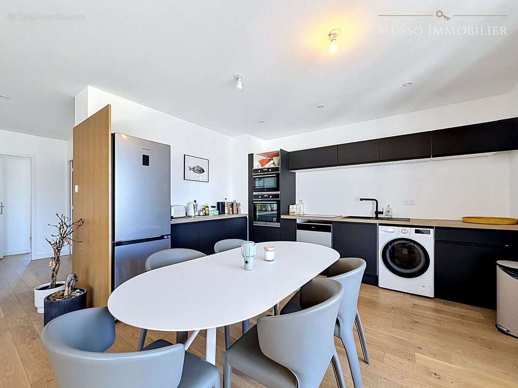 Appartement 82 m² à Marseille-8e  - photo 5