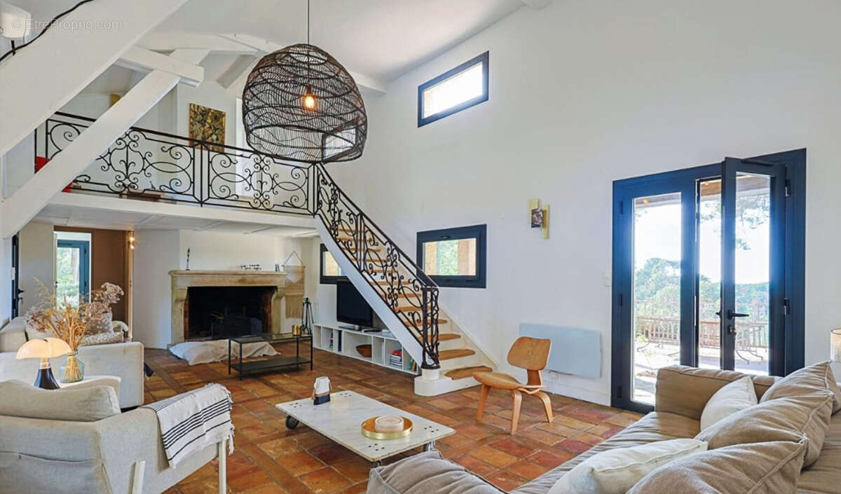 Maison à LA LONDE-LES-MAURES