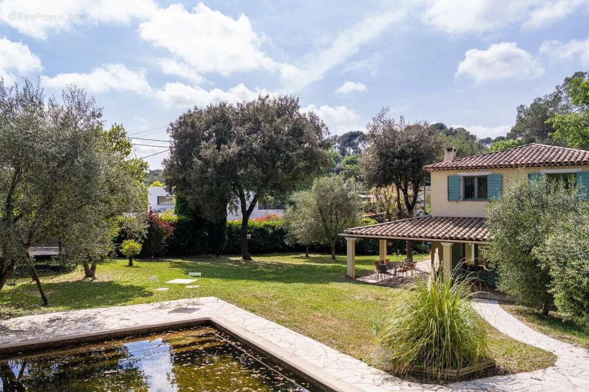 Maison à VALBONNE