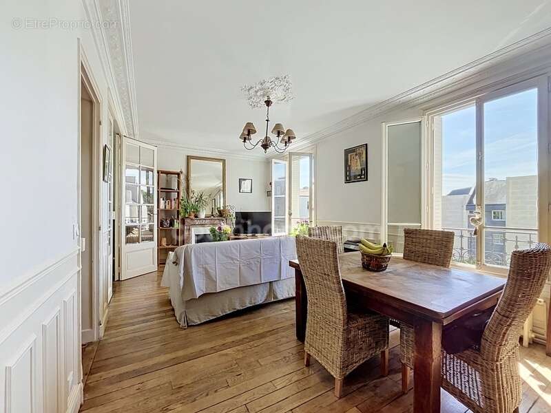 Appartement à LA GARENNE-COLOMBES