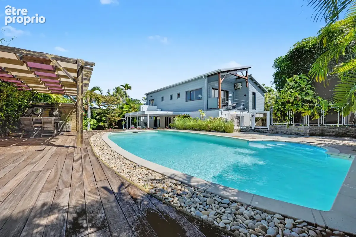 Maison 7 pièces 223 m² à vendre à Saint-Pierre (97410) - photo 2