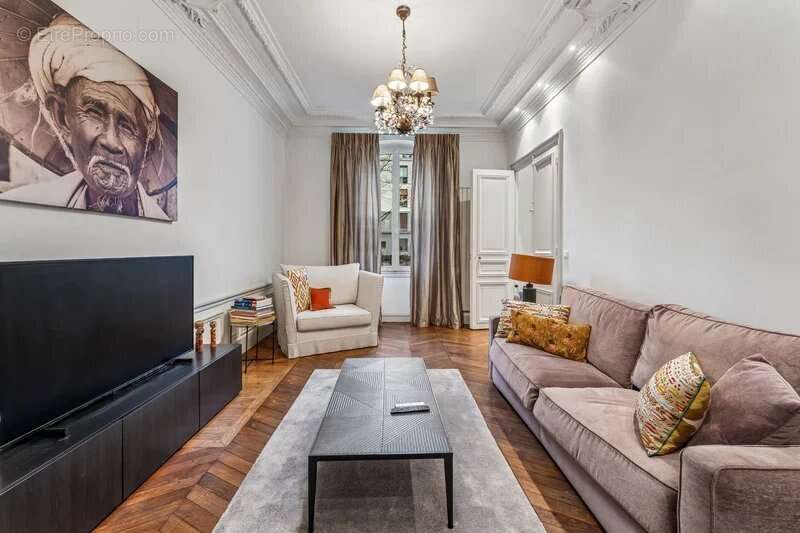 Appartement à NEUILLY-SUR-SEINE