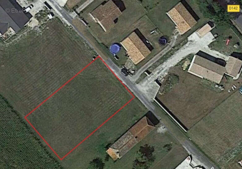 Terrain à SAINT-MEDARD