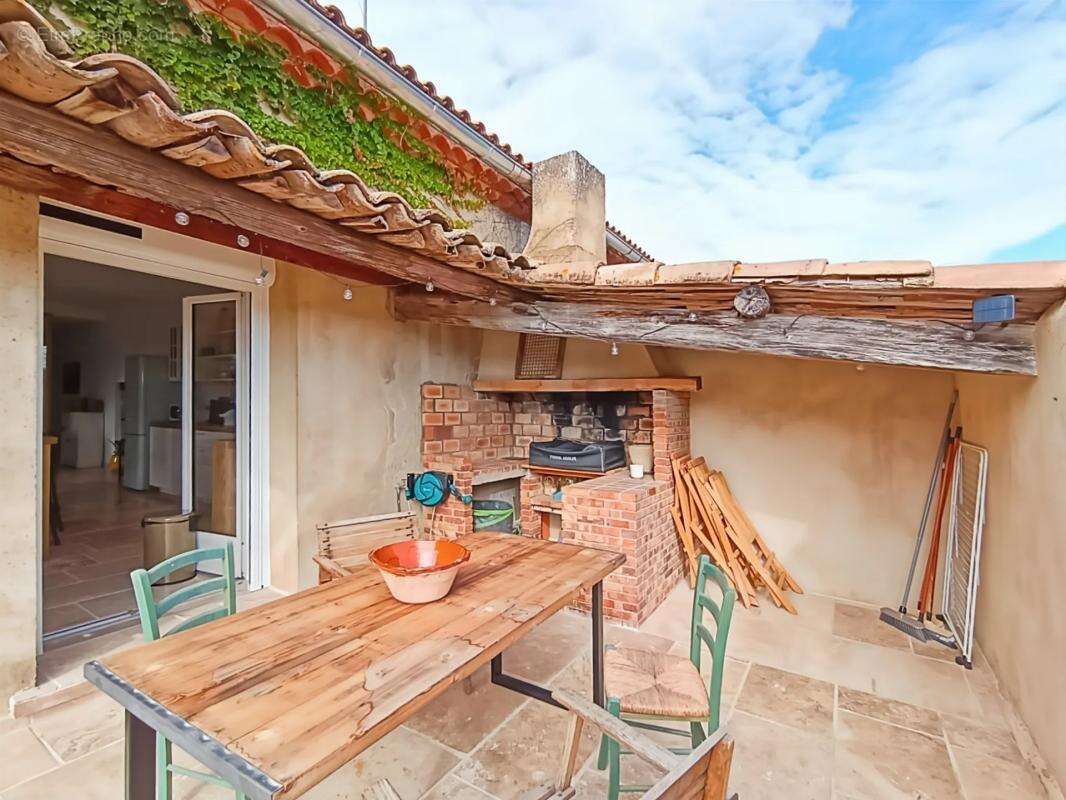 Appartement à LAUDUN-L&#039;ARDOISE