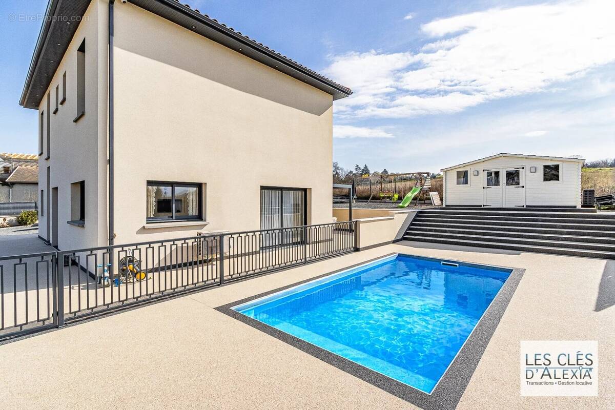 Maison à SAINT-GENIS-LAVAL