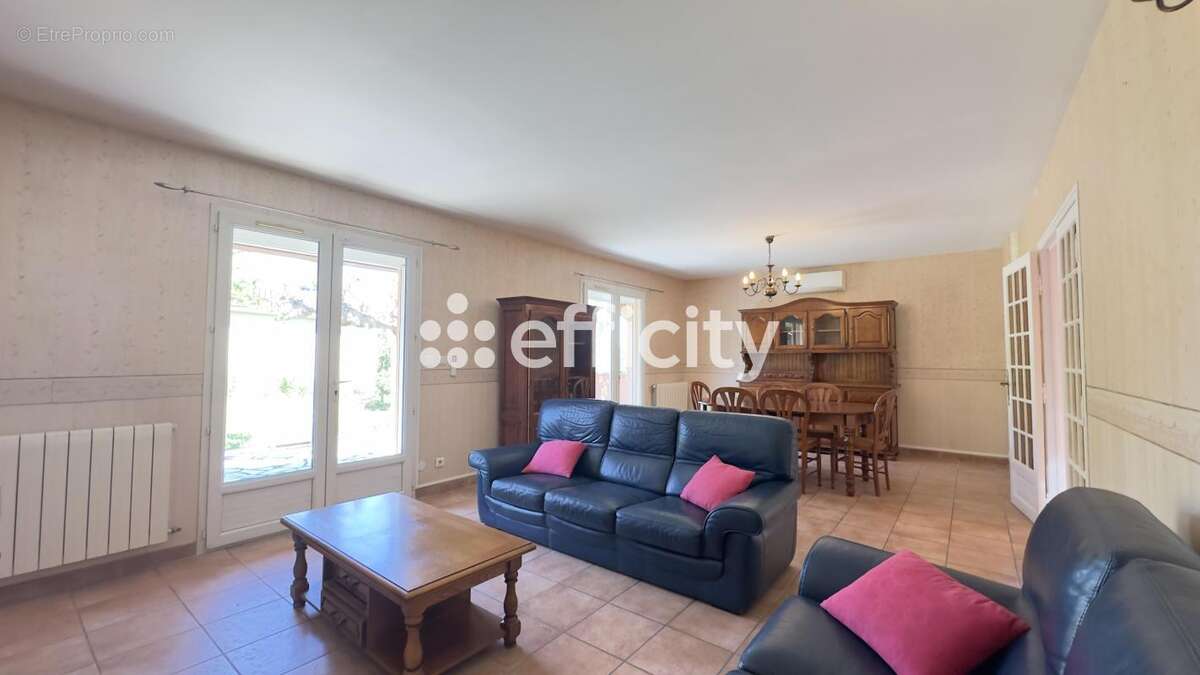 Maison à SAINT-LAURENT-DE-CARNOLS