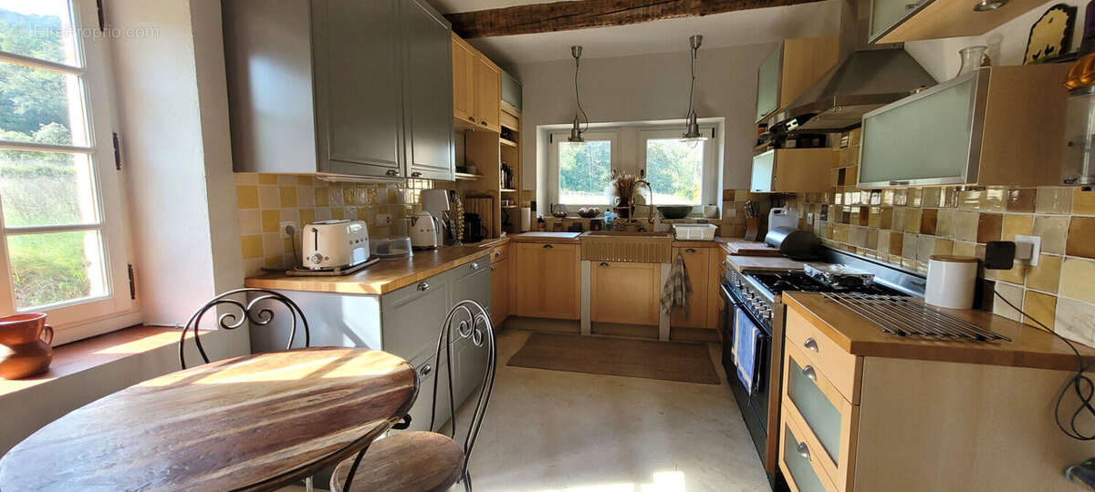 A vendre Mas rénové 5 chambres avec gîte 4 pers et piscine sur 1,5ha de terrain - photo 6