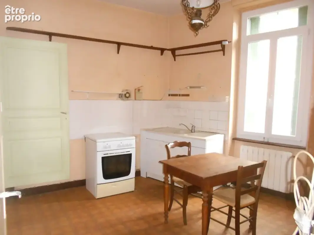 Maison de village sur 2 niveaux avec garage d'environ 70 m2 à Olliergues - photo 2