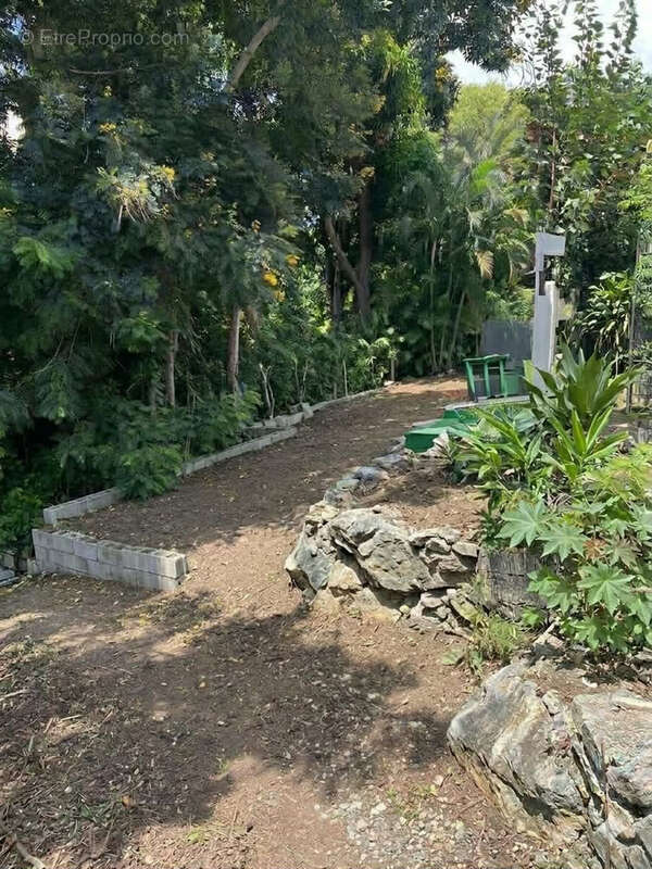 Terrain à SAINT-DENIS