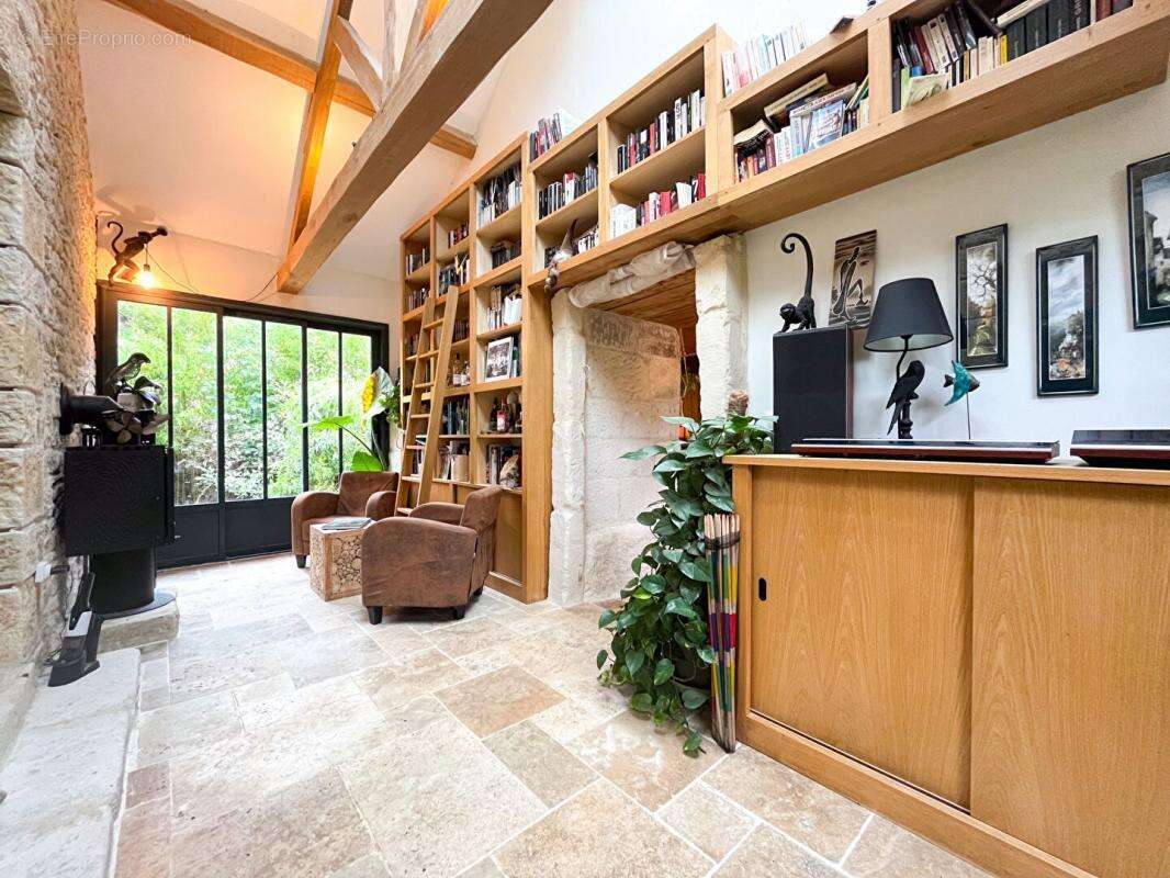 Maison à NOUANS-LES-FONTAINES