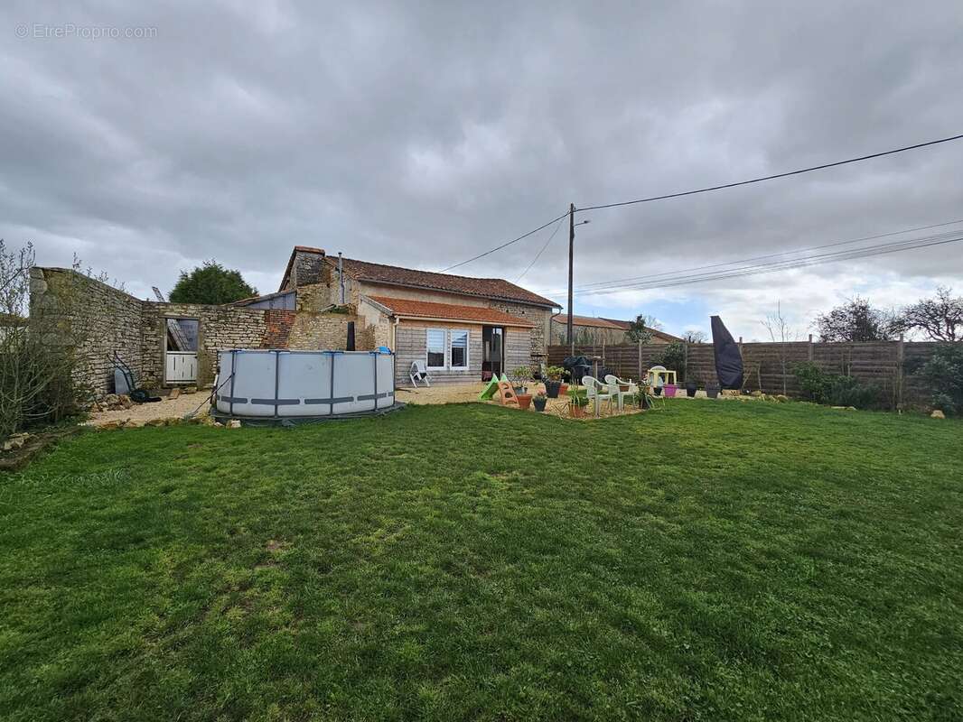 Maison à CHASSENEUIL-SUR-BONNIEURE