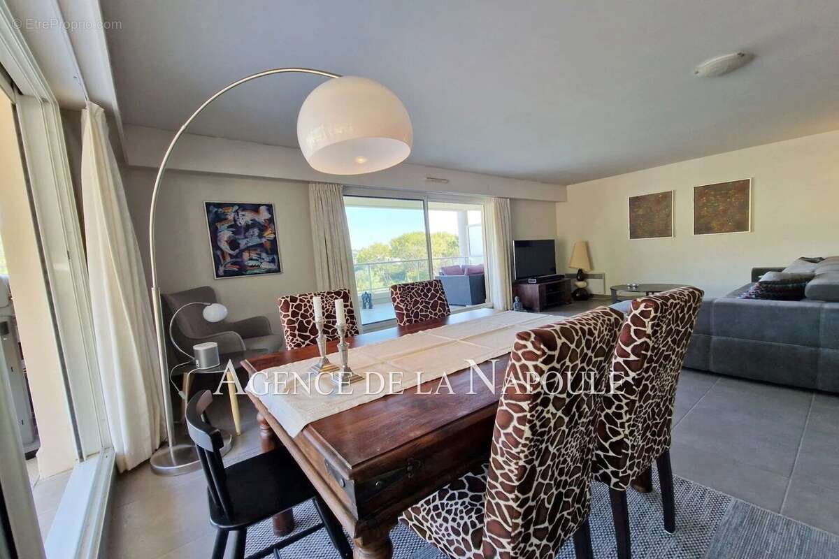 Appartement à MANDELIEU-LA-NAPOULE