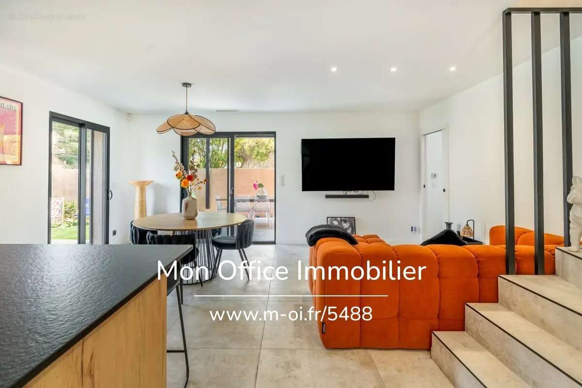 Maison à SAINT-CYR-SUR-MER