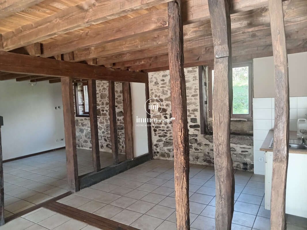 Maison à BUJALEUF