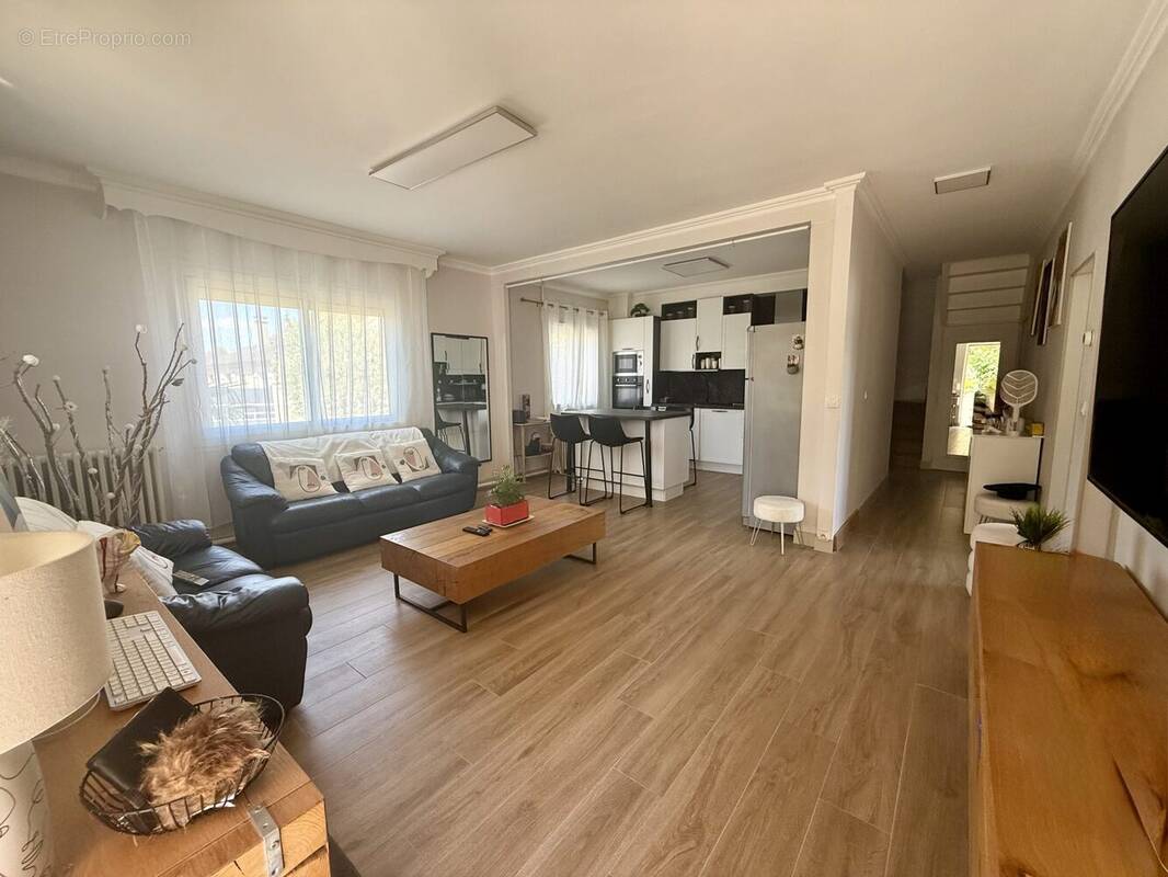 Maison 7 pièces 156 m² · à Fleury-les-Aubrais · 156 m² · 318 000 €