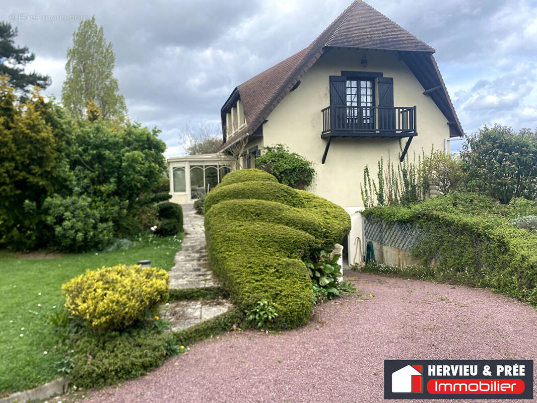 Maison à COLLEVILLE-MONTGOMERY