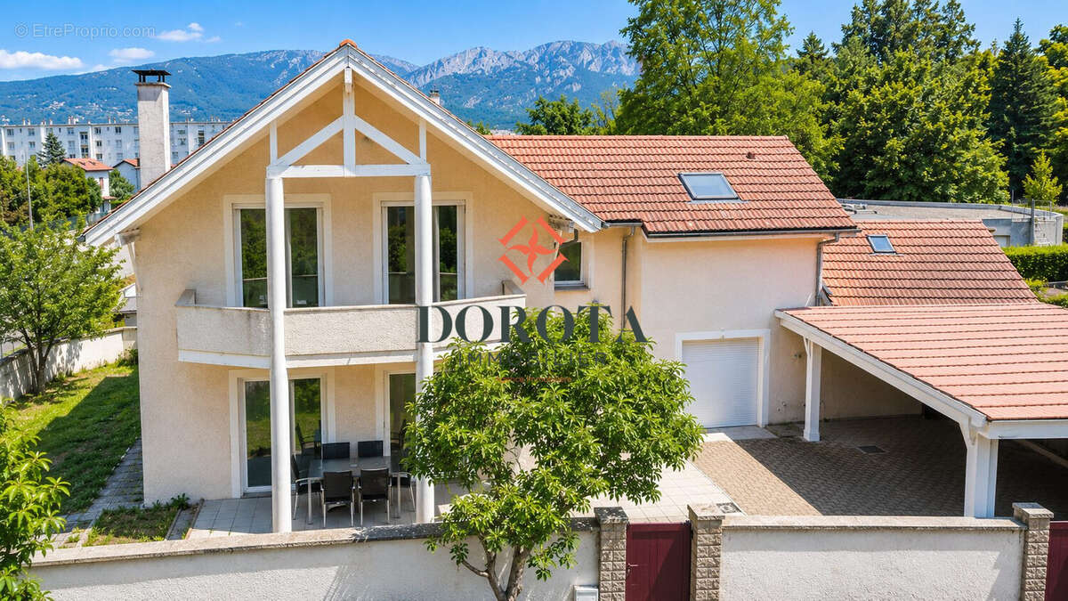Maison à FONTAINE