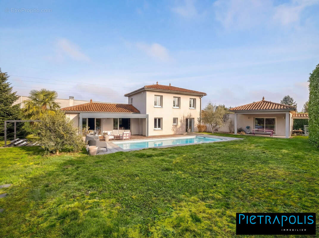 Maison à LA TOUR-DE-SALVAGNY