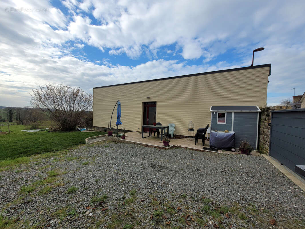 Maison à BAZOUGES-LA-PEROUSE