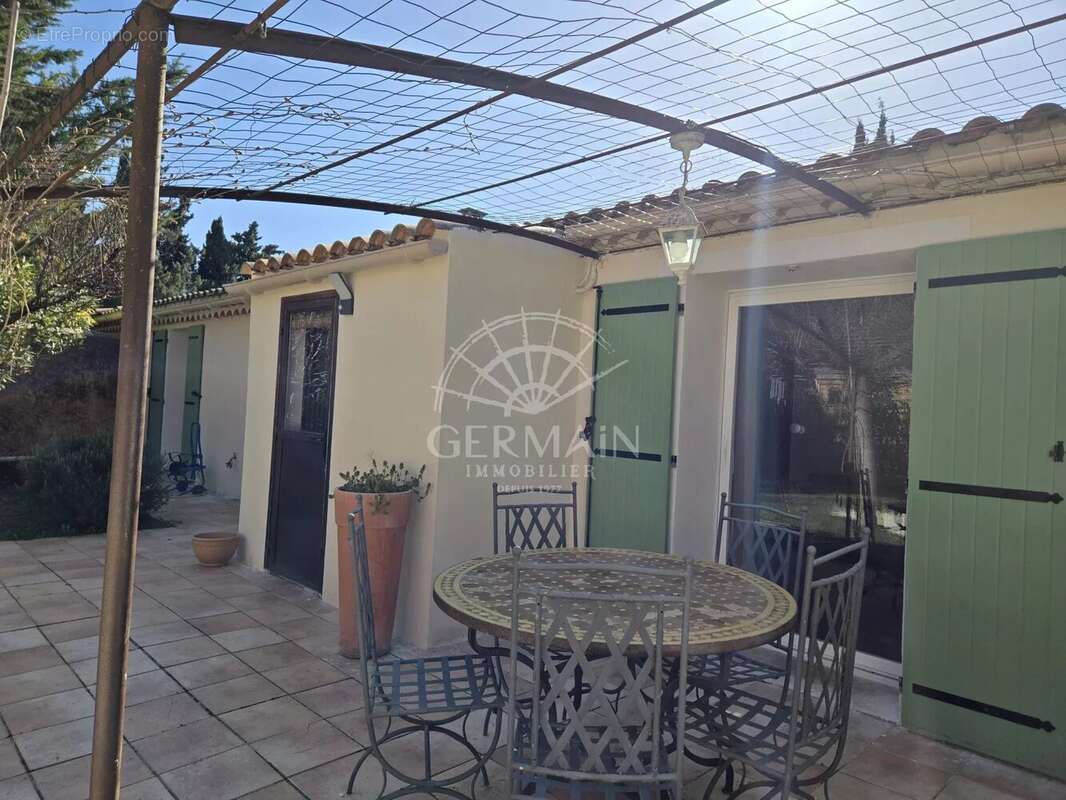 Maison à L'ISLE-SUR-LA-SORGUE