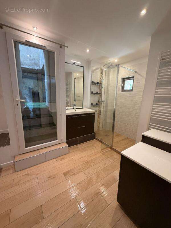 Roquevaire -T2 de 36 m² entièrement rénové - photo 6