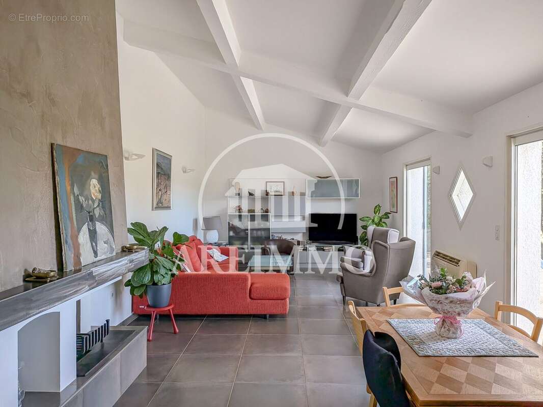 Maison 210 m² à Saint-Martin-De-Londres  - photo 5