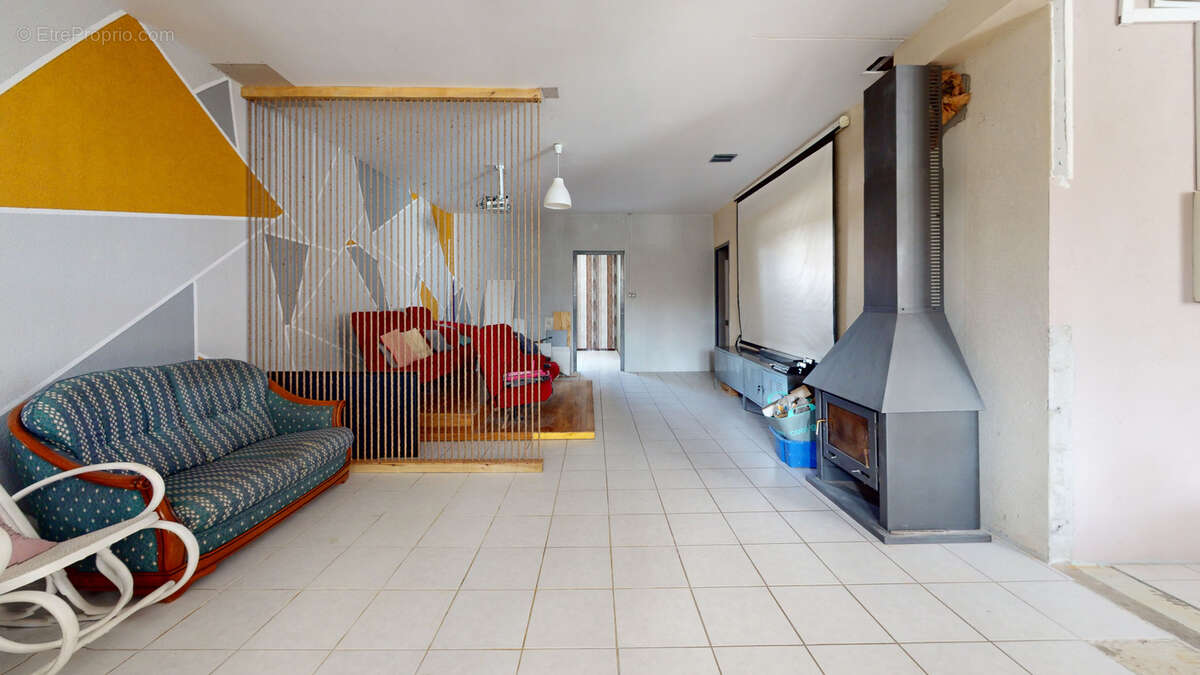 Appartement à SURY-LE-COMTAL