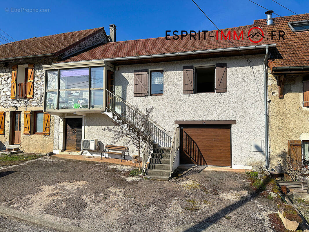 Maison à SAINT-PIERRE-DE-CURTILLE