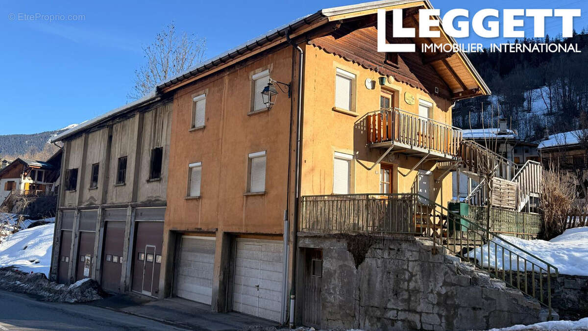 Immeuble existant avec garages et parking À VENDRE en tant que projet de rénovation, avec permis de construire - photo 3