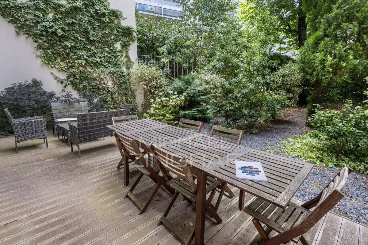 A vendre - 2 Pièces - Inkermann-  Jardin - Lycée Pasteur- Bon état - photo 2