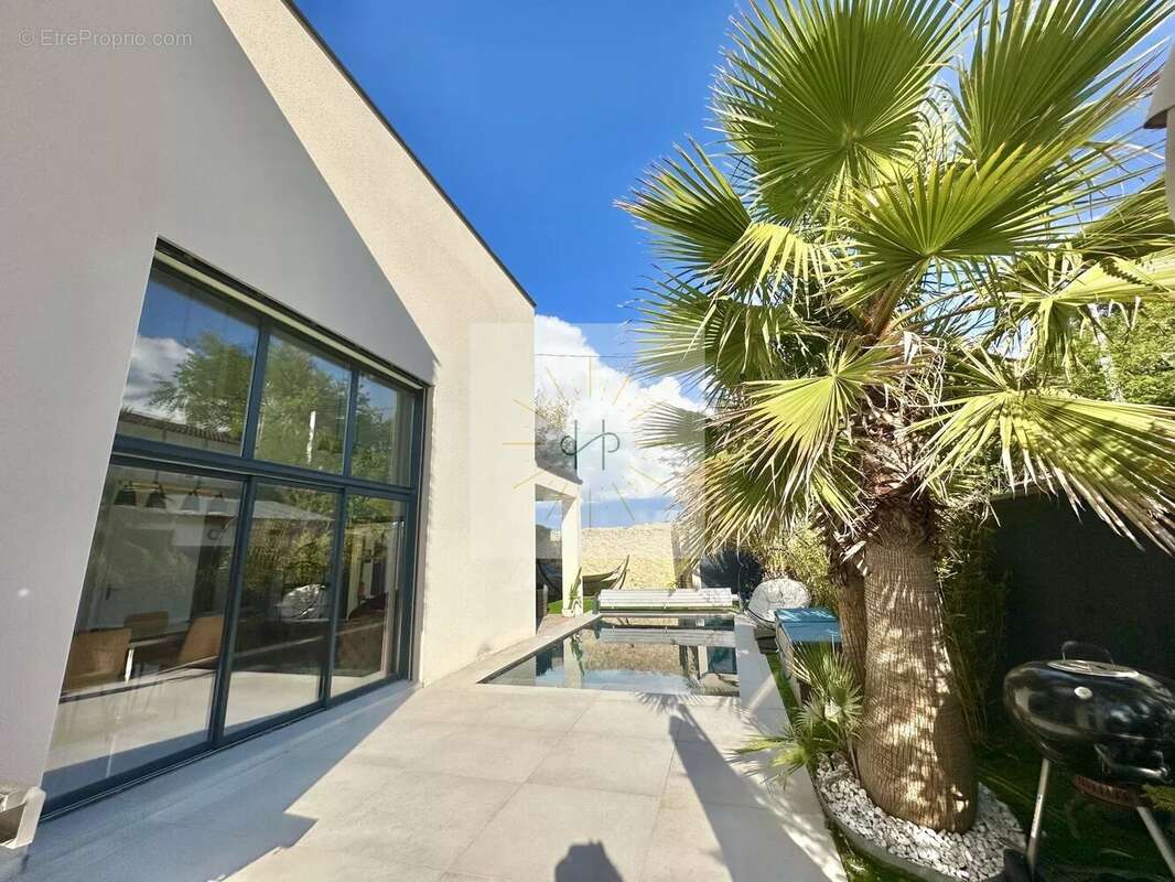 Maison à MONTELIMAR