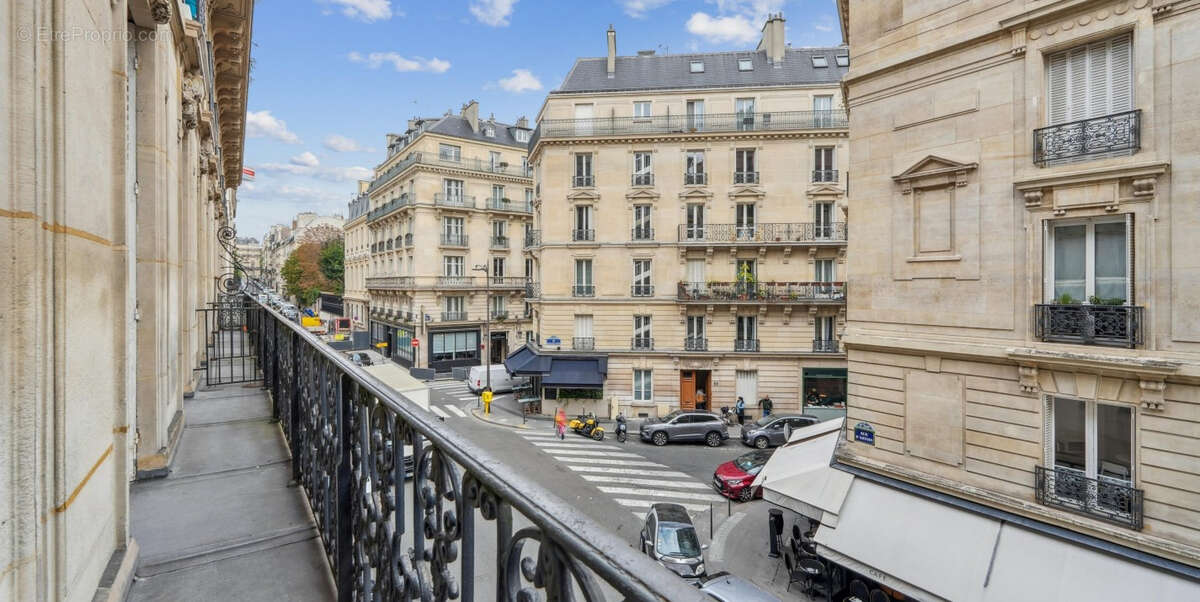 Appartement à PARIS-8E