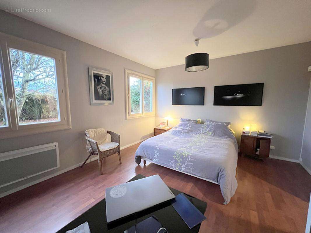 Maison à NEUVILLE-SUR-SARTHE