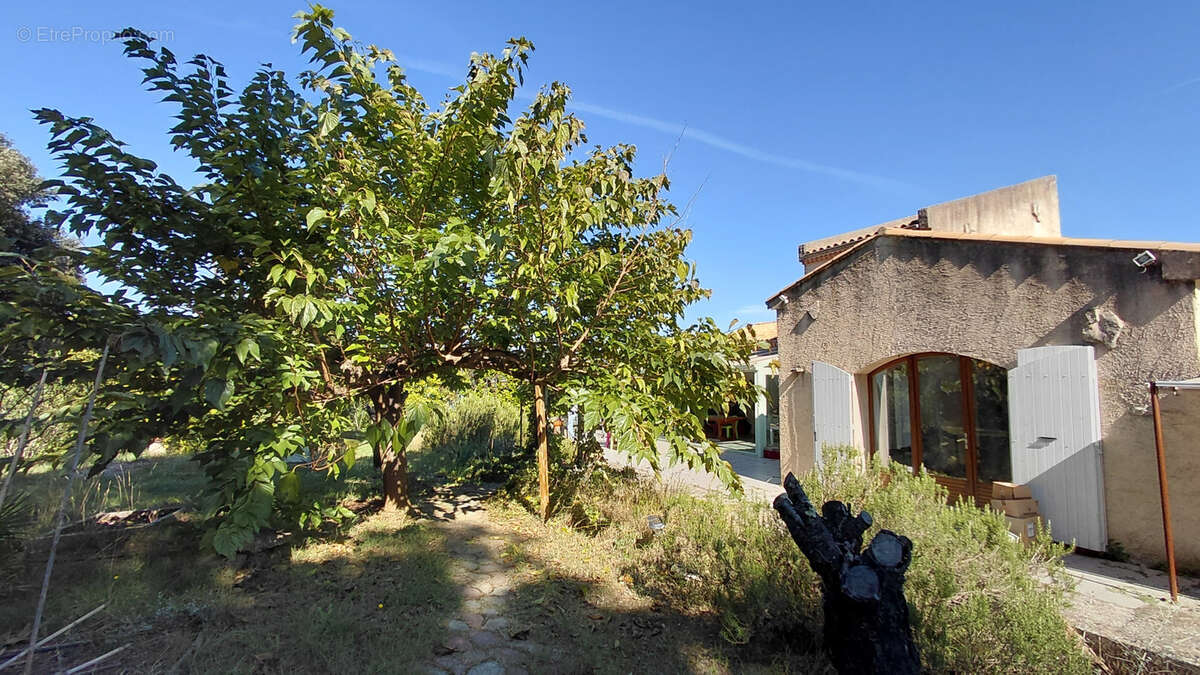 Maison à SAINT-MONTAN