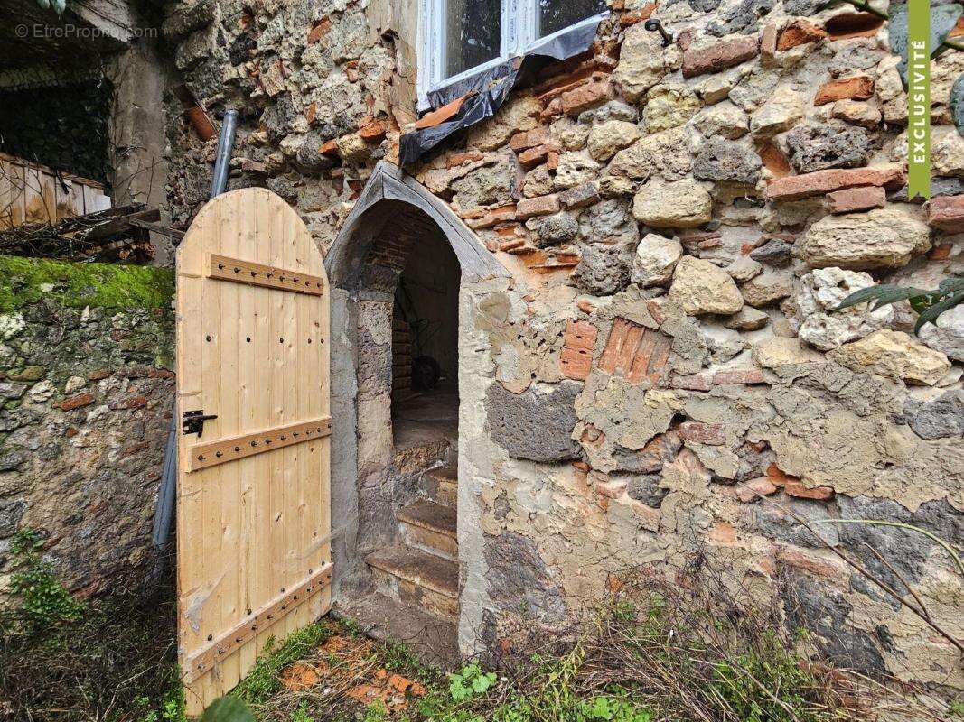 Parking à PORT-SAINTE-MARIE