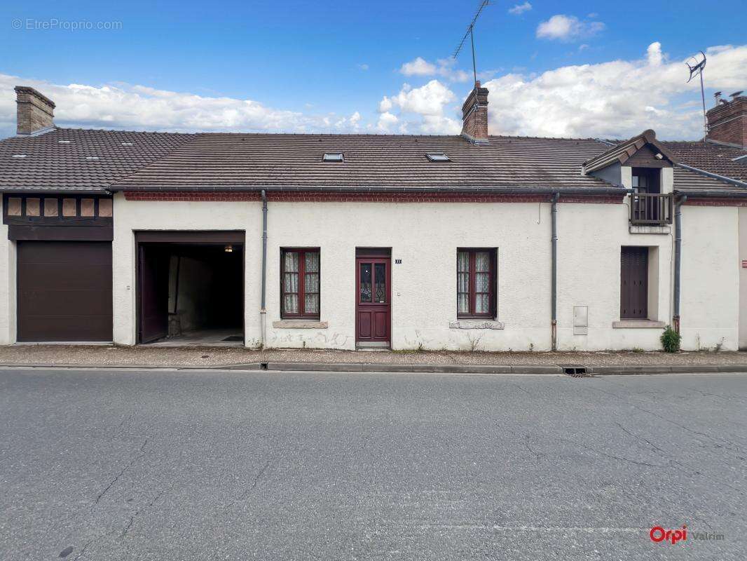  SPÉCIAL PROJET / ARTISAN : Énorme Potentiel de 183 m² à La Ferté-Saint-Cyr – Prix Sacrifié (Travaux à prévoir) - photo 18