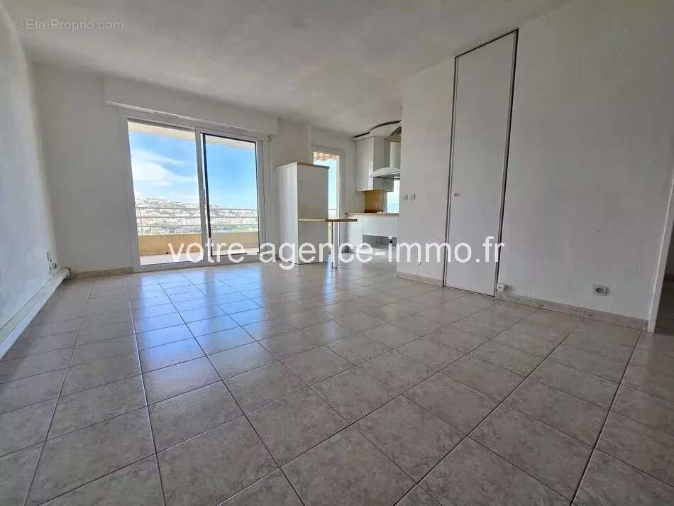 Appartement à SAINT-LAURENT-DU-VAR