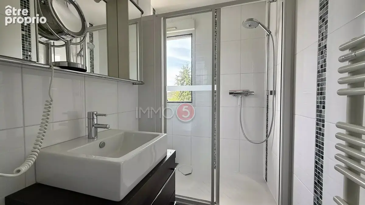 Maison familiale de 162 m² à Gagny – Beaux volumes et grand terrain - photo 14