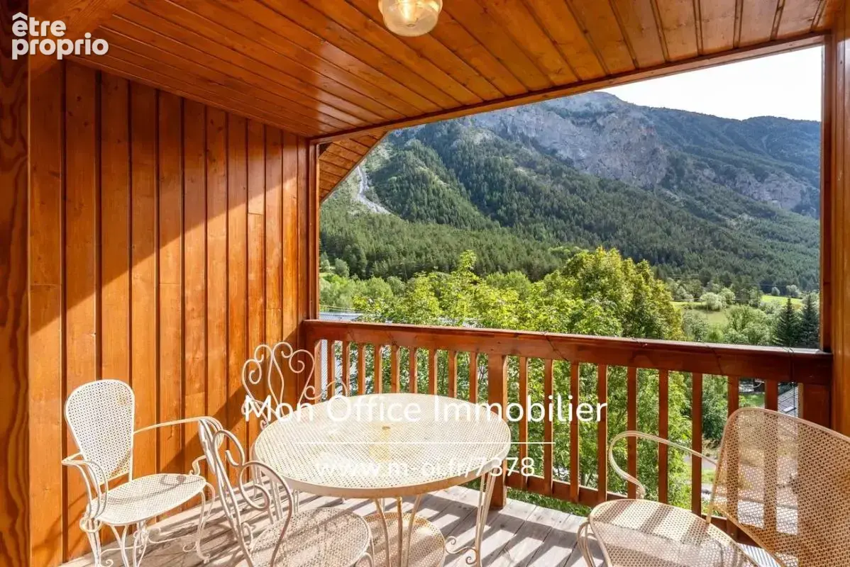 Référence : 7378-SCN - Maison de 500 m2 avec 4 appartements au Val des Près - photo 5