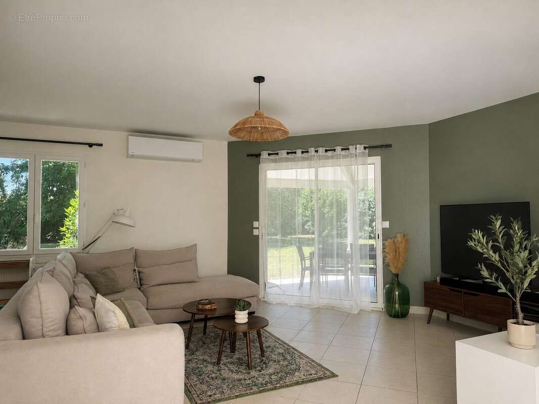 Maison 152 m² à Grezac  - photo 3