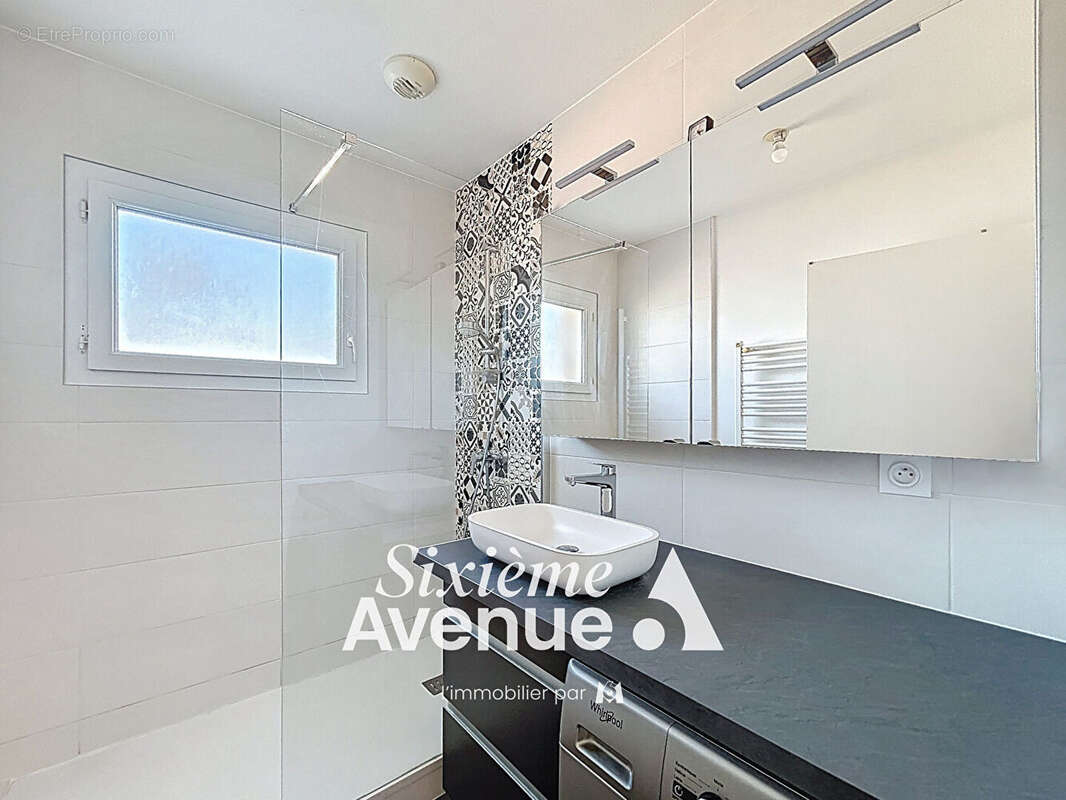 Appartement à DECINES-CHARPIEU