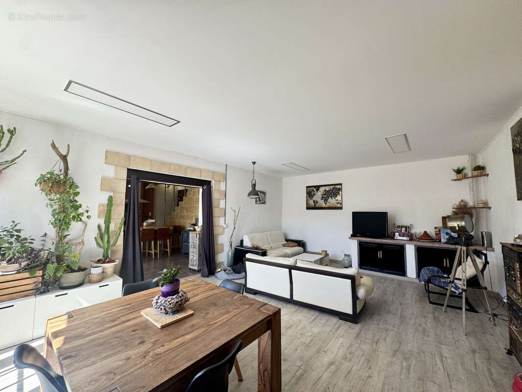 Maison à GALLARGUES-LE-MONTUEUX