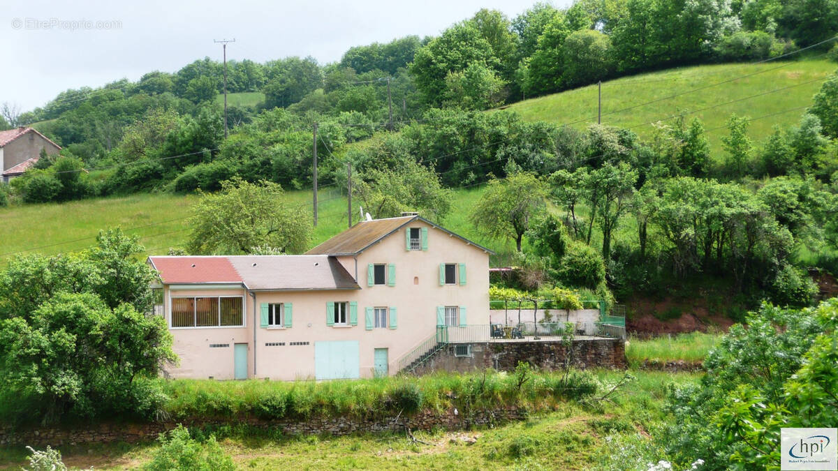 Maison à LAVAL-ROQUECEZIERE