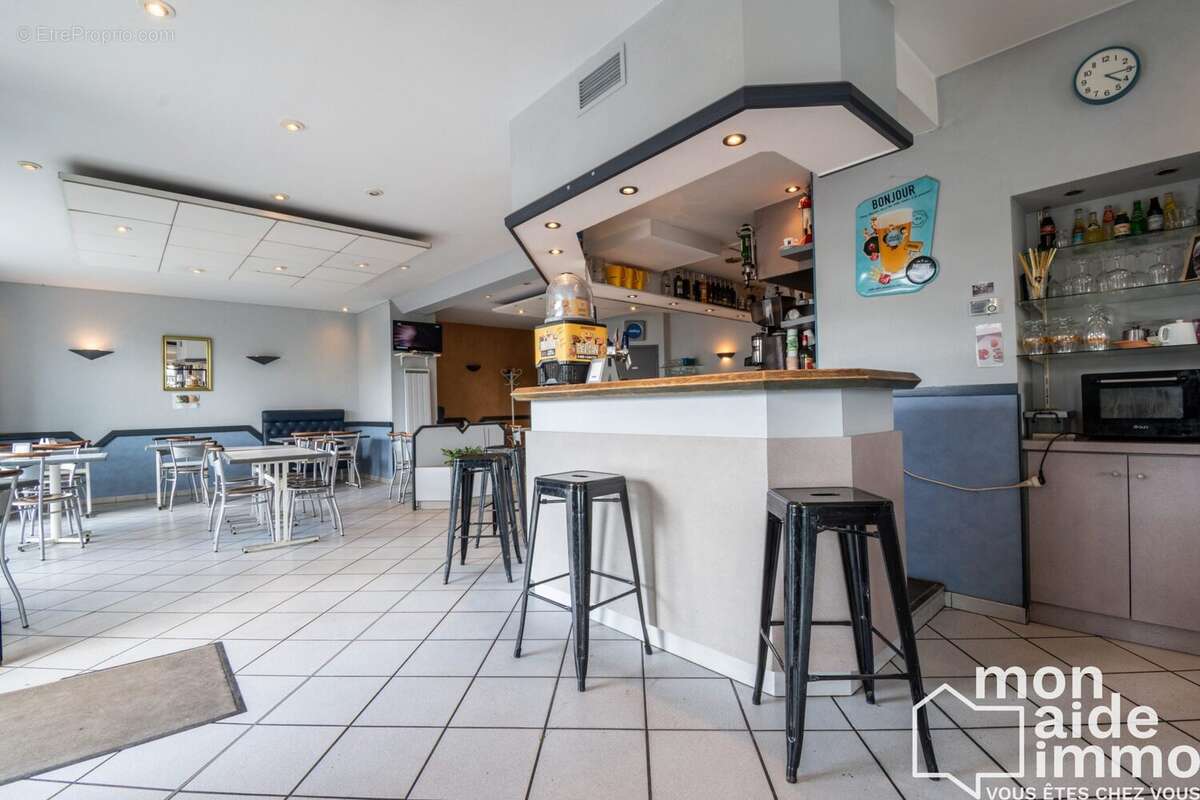 Commerce à ONET-LE-CHATEAU