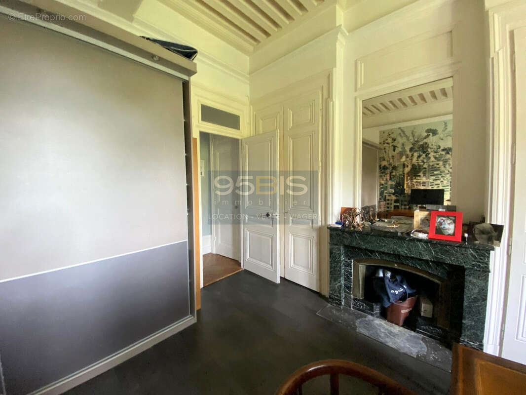 Appartement à COLLONGES-AU-MONT-D'OR