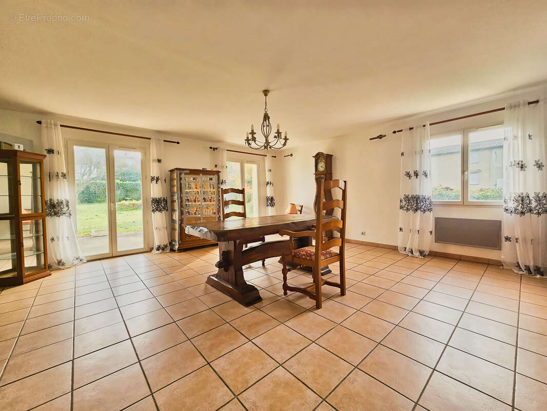 Maison à BONNAC-LA-COTE