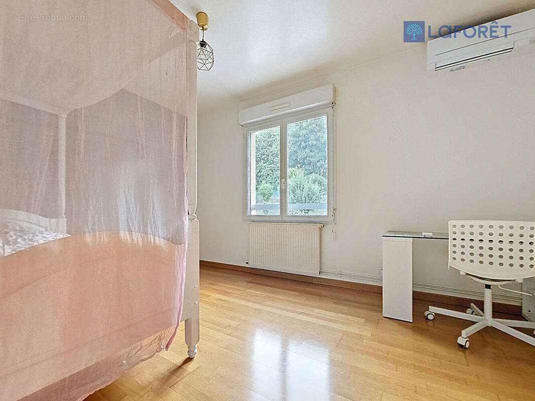 Maison à SAINT-THIBAULT-DES-VIGNES