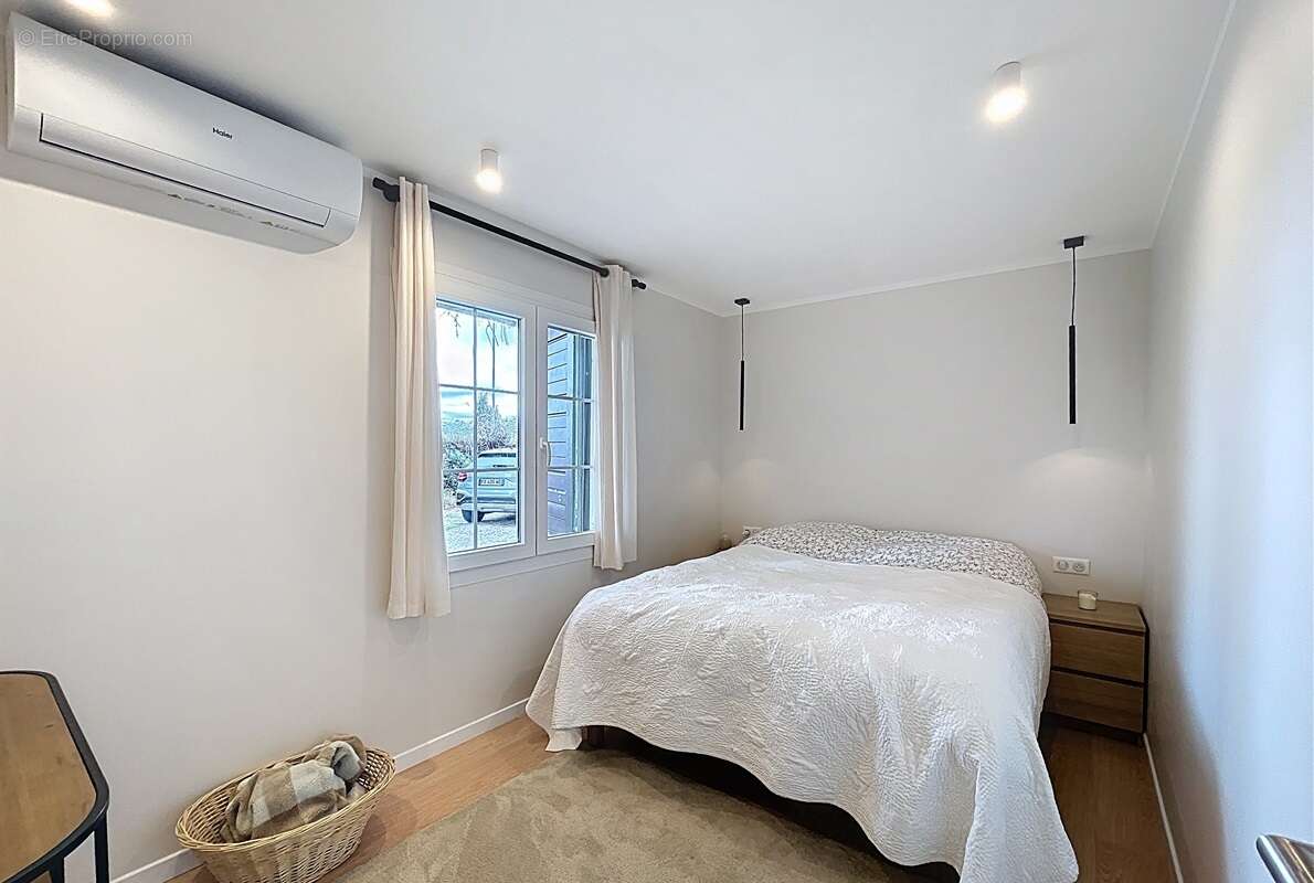 Appartement à SAINT-LAURENT-DU-VAR