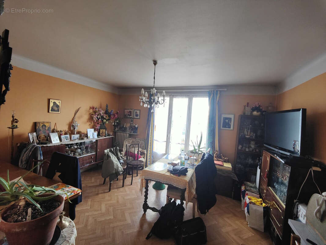 Appartement à VILLETANEUSE