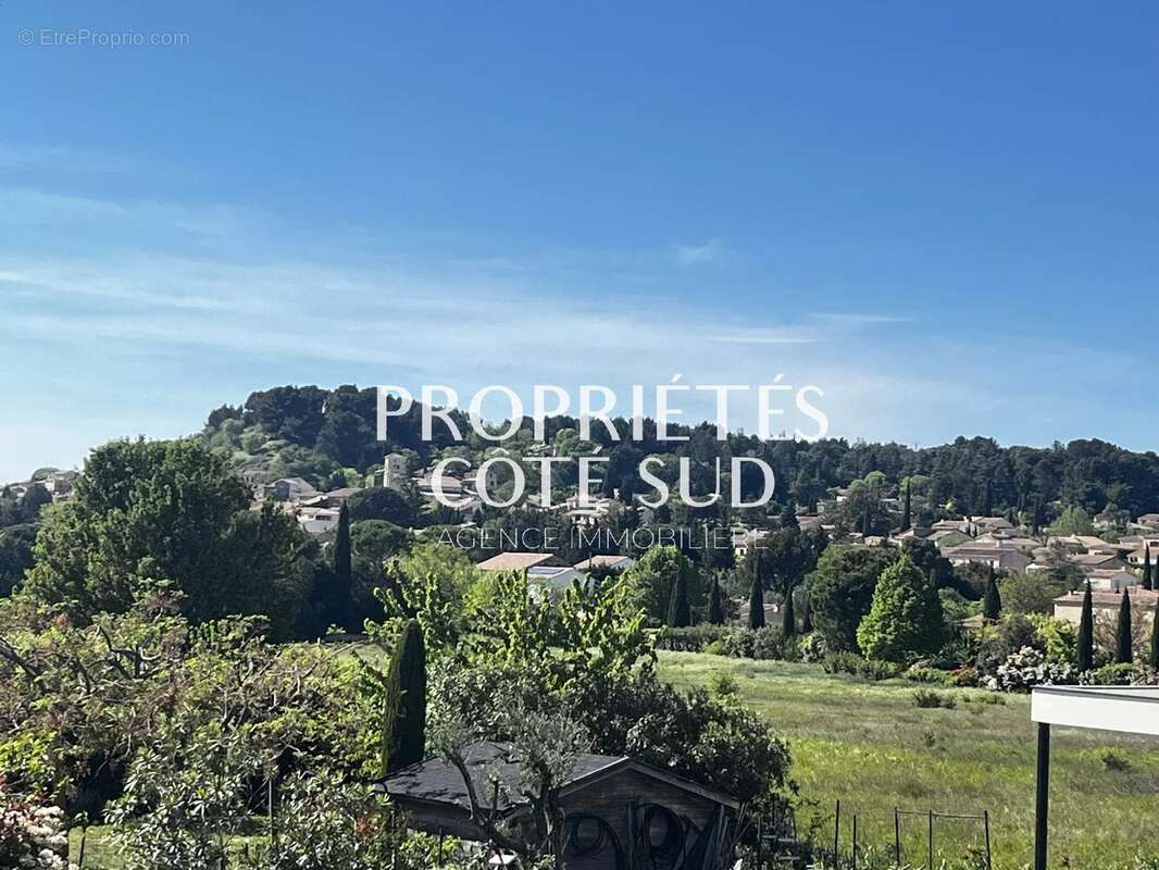 PUJAUT – Villa 166 m²  Piscine  Terrain 1 000 m² sans vis-à-vis  Vue village - photo 15